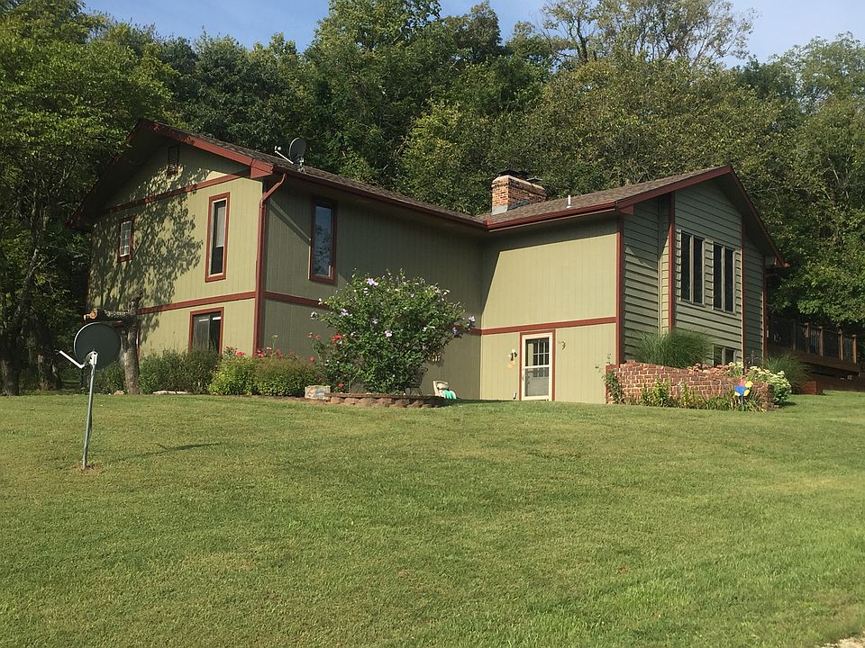 SE from driveway-landscaped 