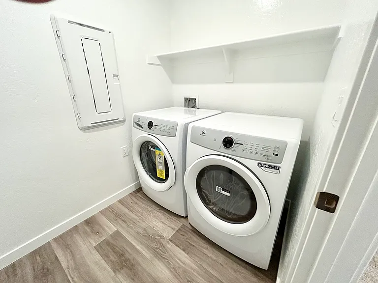 4464 Bellaire Ave — Photo 7