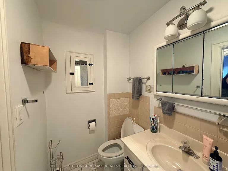 544 Concord Ave #UPPER — Photo 18
