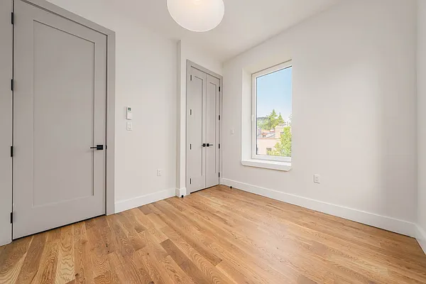 Rented by Space Link Realty | media 5