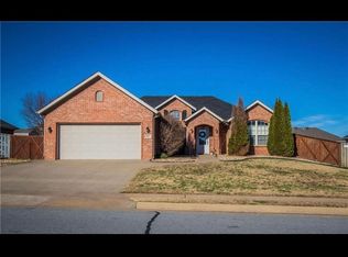 251 Coopers Farm Rd, Centerton, AR 72719