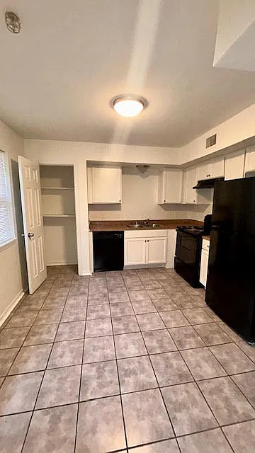 Building Photo - 1801 Labette Manor Dr #1
