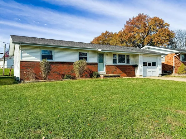 1234 Lynn St, Highland, IL 62249