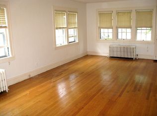 1715 Edgefield Rd, Lyndhurst, OH 44124