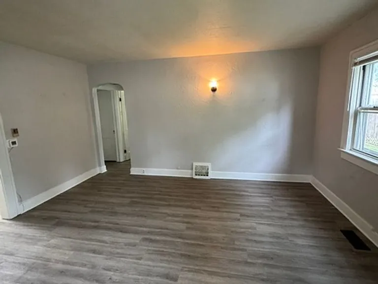 2203 Rehm Dr — Photo 2