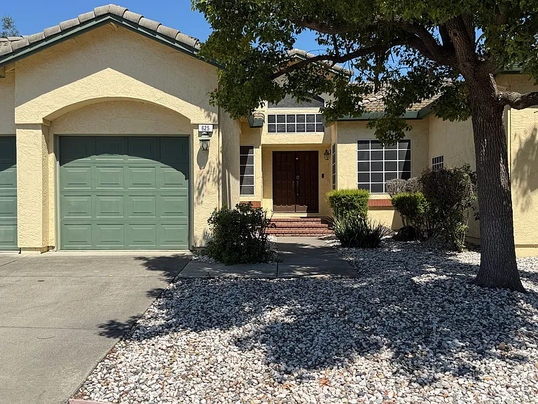 625 Fox Hollow Way — Photo 3