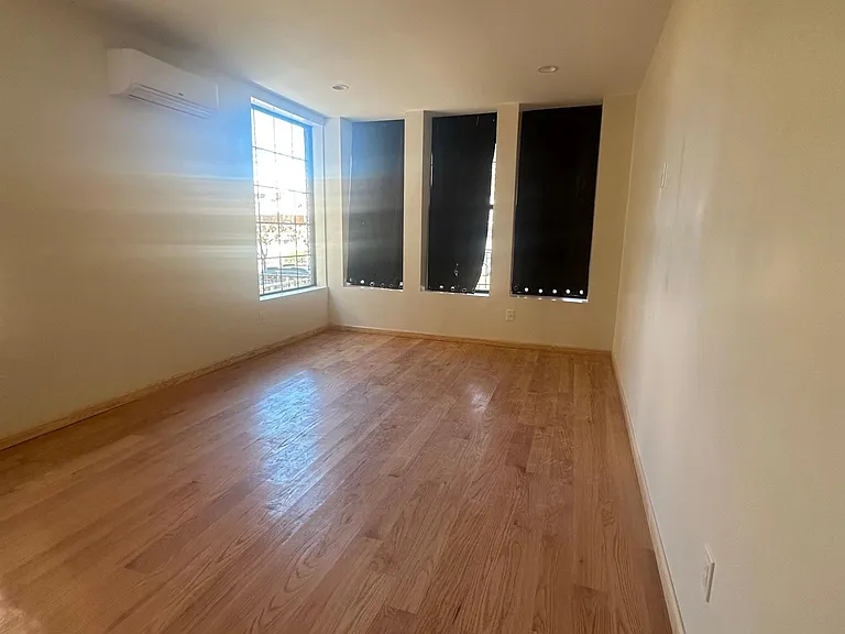 850 E 222nd St #1 — Photo 9