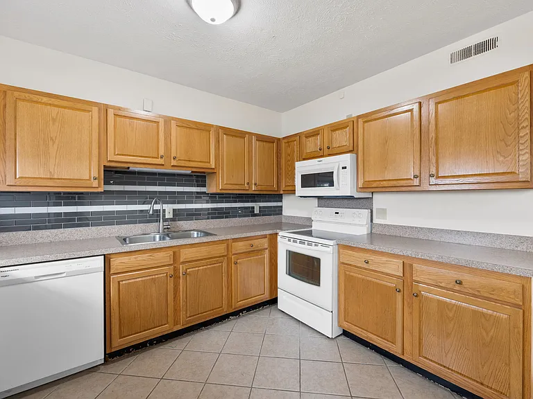 310 N Michigan St #402 — Photo 11