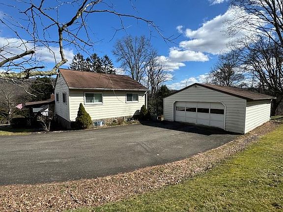 3rd image of 105 Wilmot Dr
