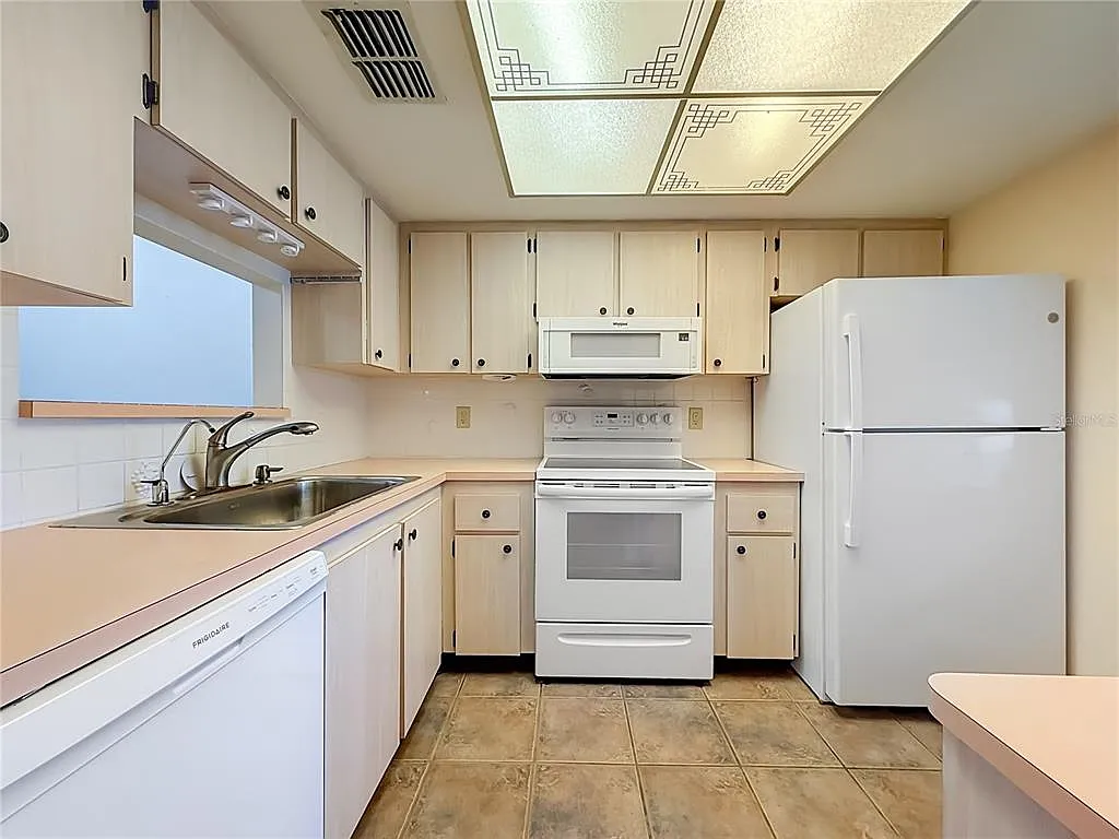 2 bed, 2.0 bath, 935 sqft, $1,550 — Photo 4
