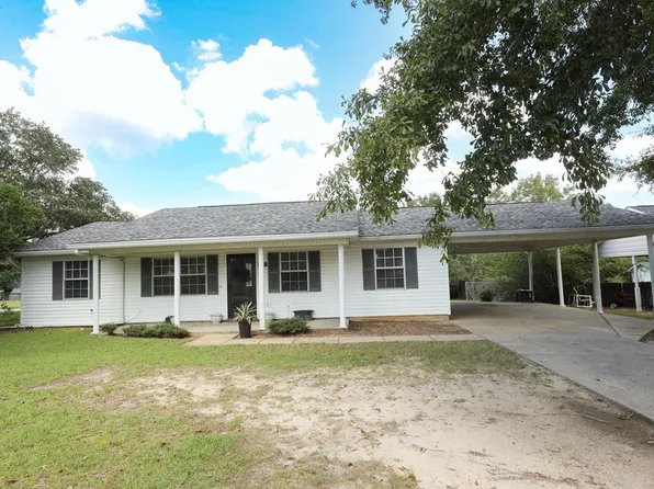 106 Petunia Dr, Taylor, AL 36301