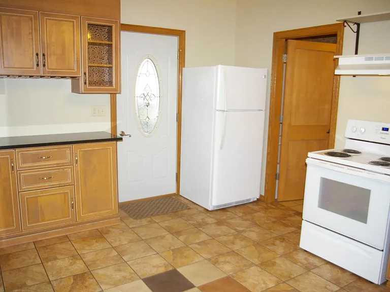 Kitchen-appliances included
