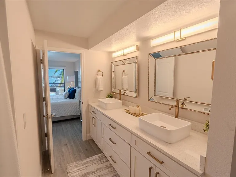 126 1st St E #210 — Photo 38