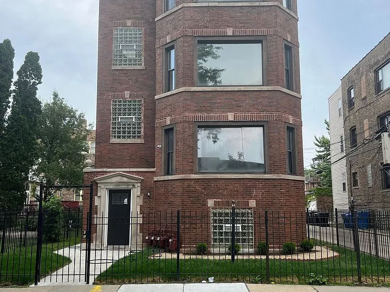 8445 S Ingleside Ave #1 — Photo 1