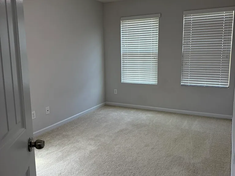 221 Irving Way — Photo 4