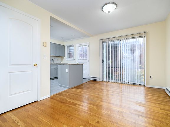 5th image of 922 Shippan Ave APT 1