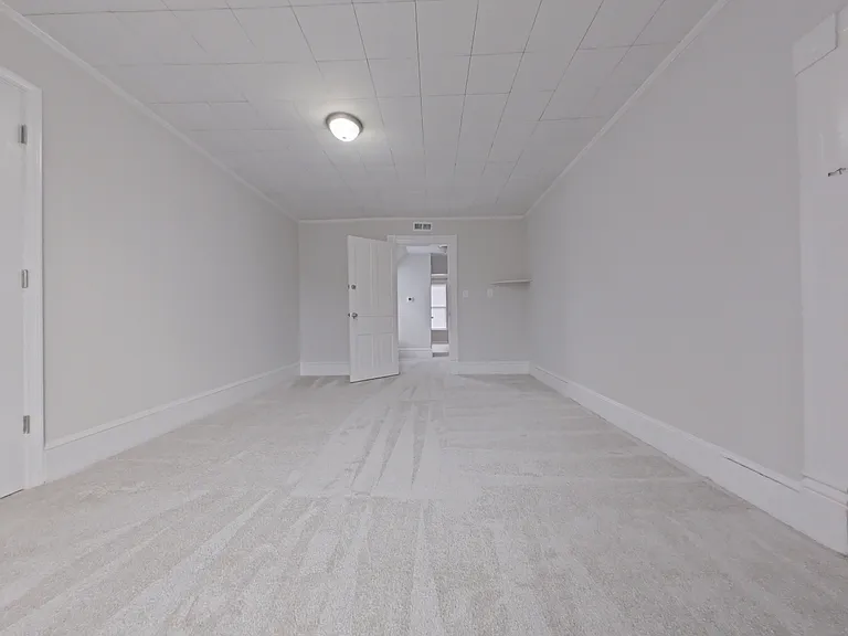 304 Oakwood St — Photo 17