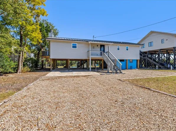 39 Sunrise Ln, Panacea, FL 32346