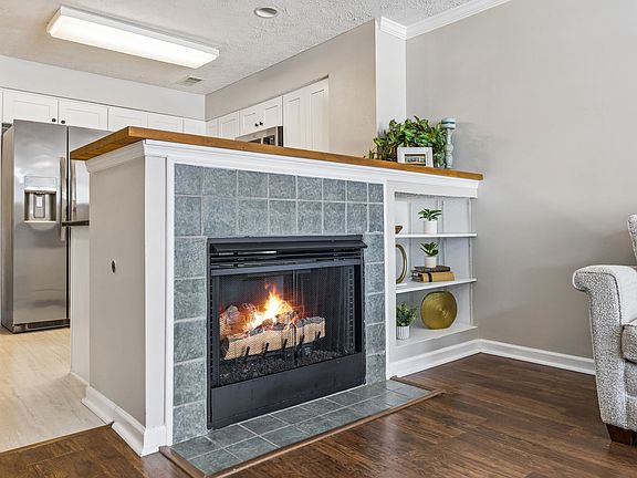 4th image of 407 Compton Ln
