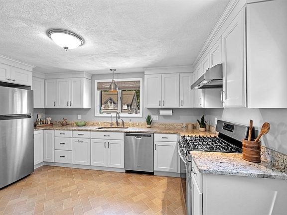 3rd image of 6 Lenox St #1