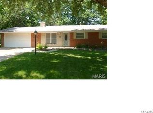 250 Hutchinson Rd, Ballwin, MO 63011