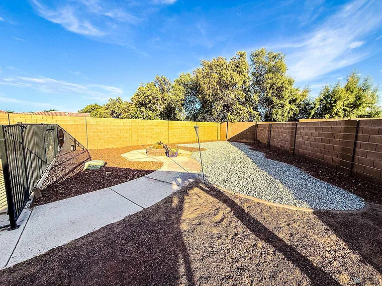 2695 S Mimosa Ave — Photo 31