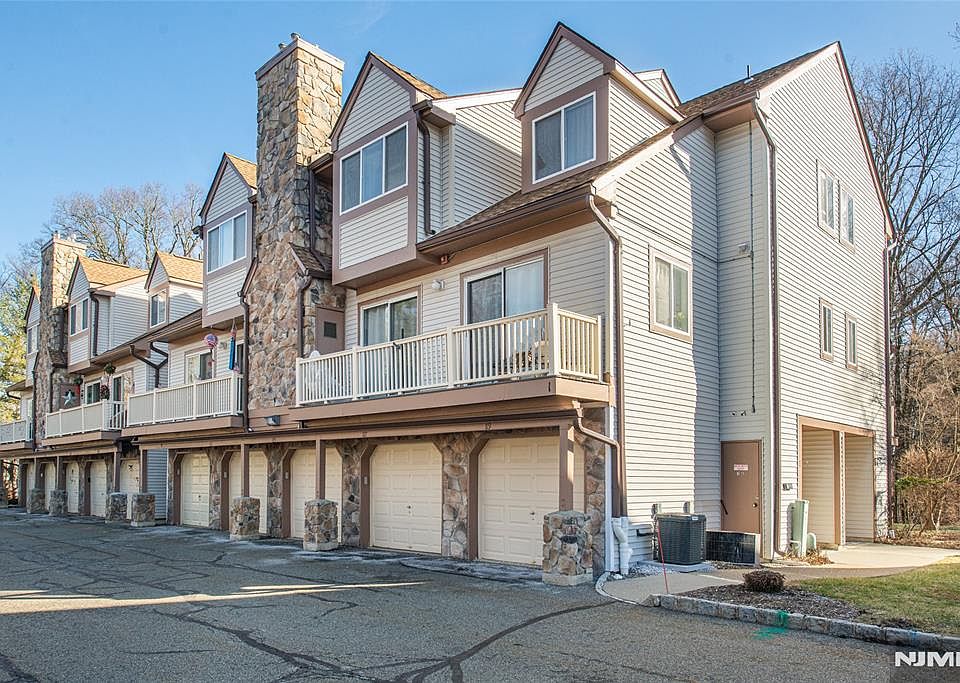 1st image of 119 Woods Edge Dr