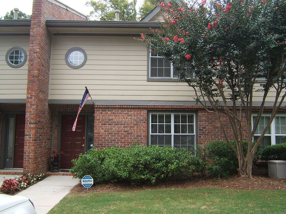 Updated 3 level townhouse near Emory/CDC