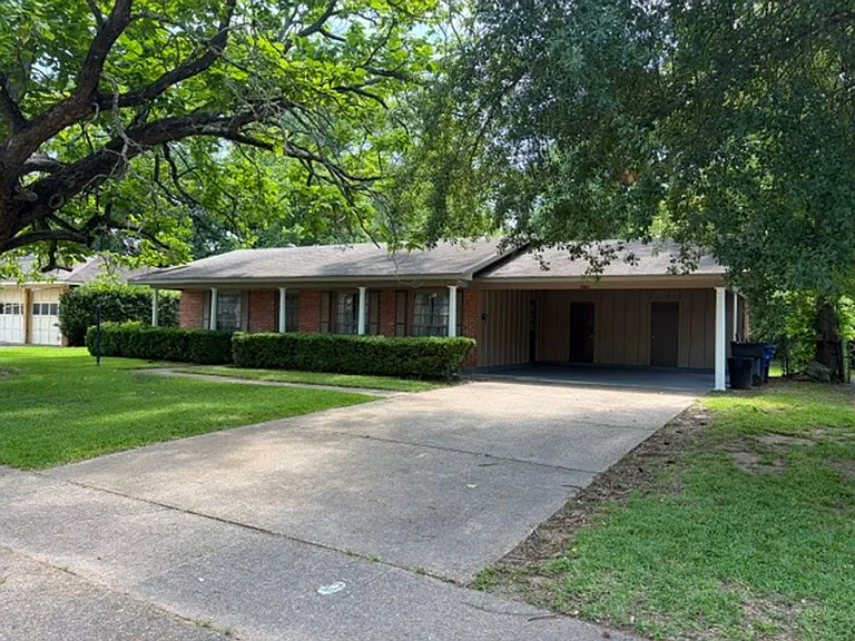 1730 Bayou Dr — Photo 2
