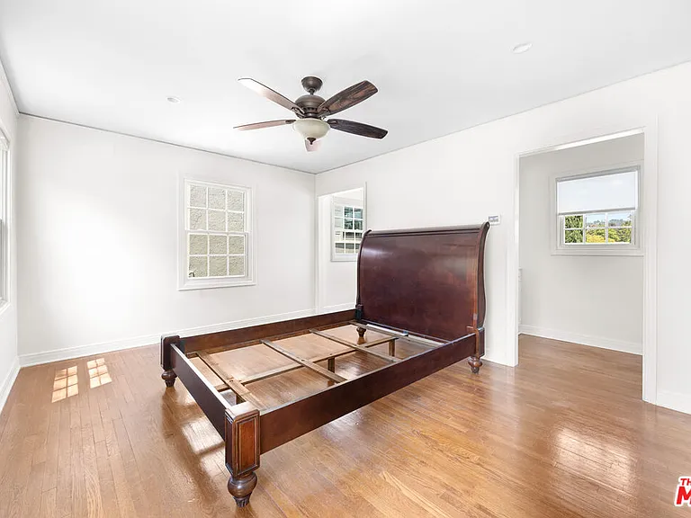 2411 Saint George St — Photo 17