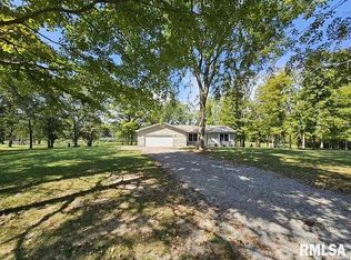 16499 N Stone Ln, Mount Vernon, IL 62864