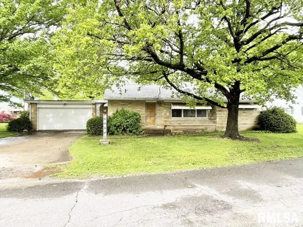 1145 Brown Ct, Taylorville, IL 62568