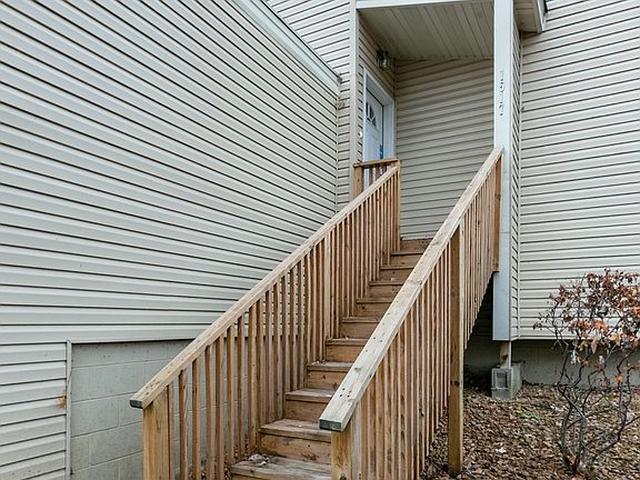 5th image of 1517 N Innsbruck Dr NE