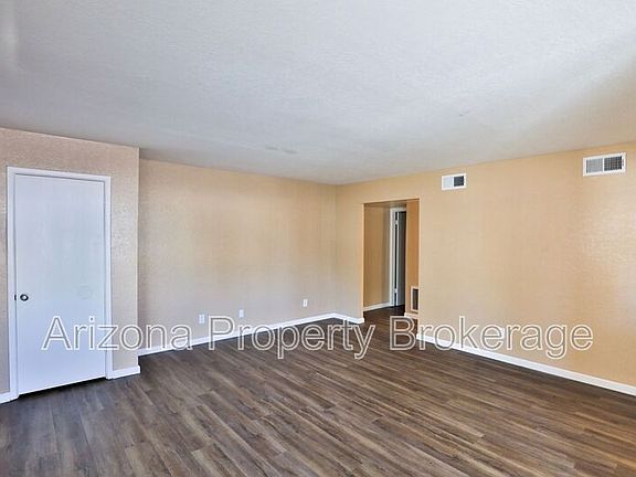 3rd image of 607 W Rio Salado Pkwy APT 106