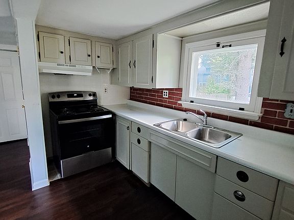 3rd image of 200 Park Ave #1