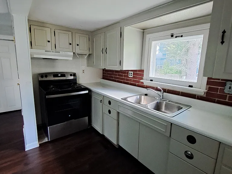 200 Park Ave #1 — Photo 3