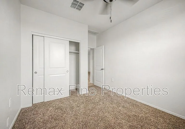 1566 E Fletcher Dr — Photo 21