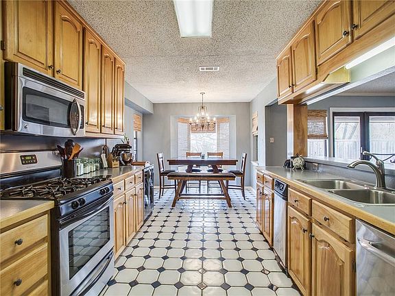 5th image of 4414 Scenic Cir