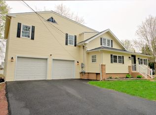 60 Woodside Ave, East Windsor, NJ 08520