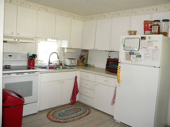2nd image of 16626 Magnolia Dr