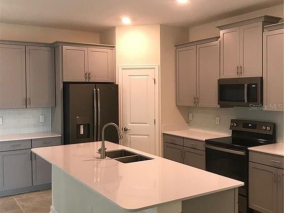 4th image of 10914 History Ave
