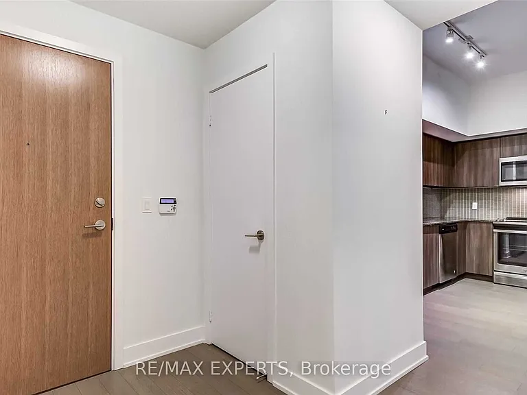20 Shore Breeze Dr #450 — Photo 7