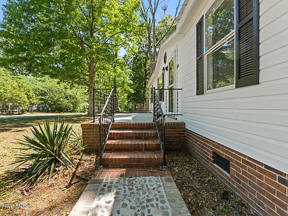 5th image of 9659 Holly Hills Drive NE