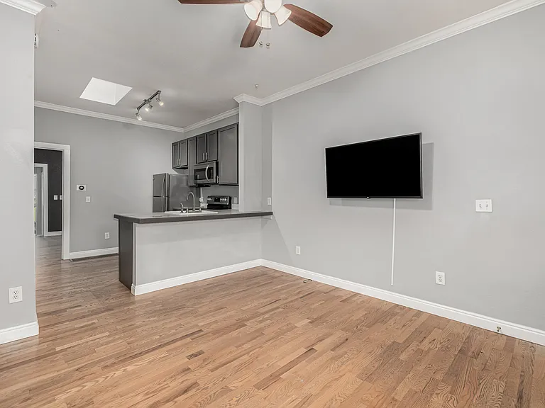 2482 W Argyle Pl — Photo 9
