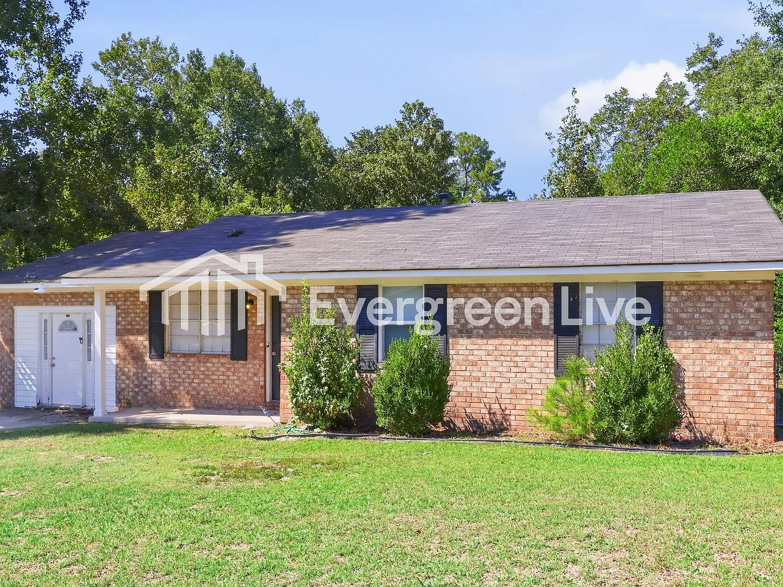 3 bed, 2.0 bath, 1579 sqft, $1,345 — Photo 2