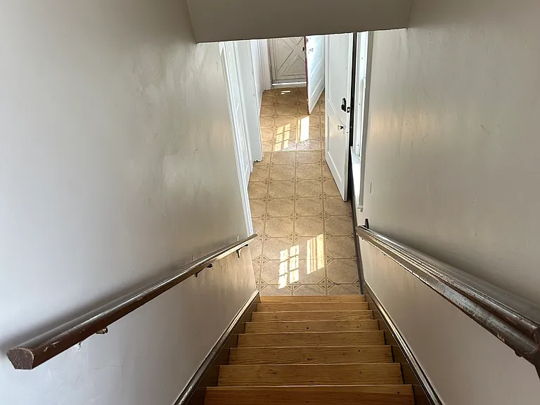 219 Jordan Ln — Photo 13