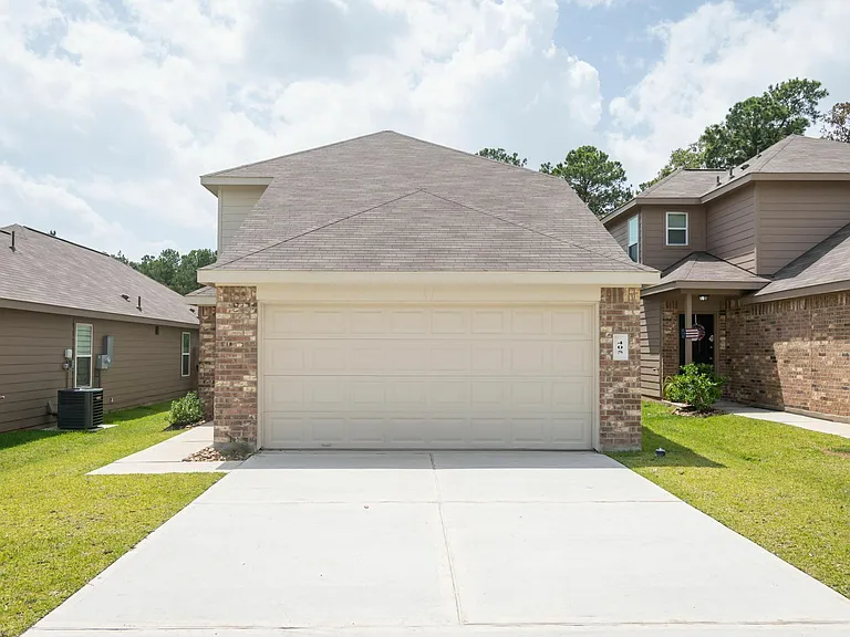 405 N Meadows Dr — Photo 1