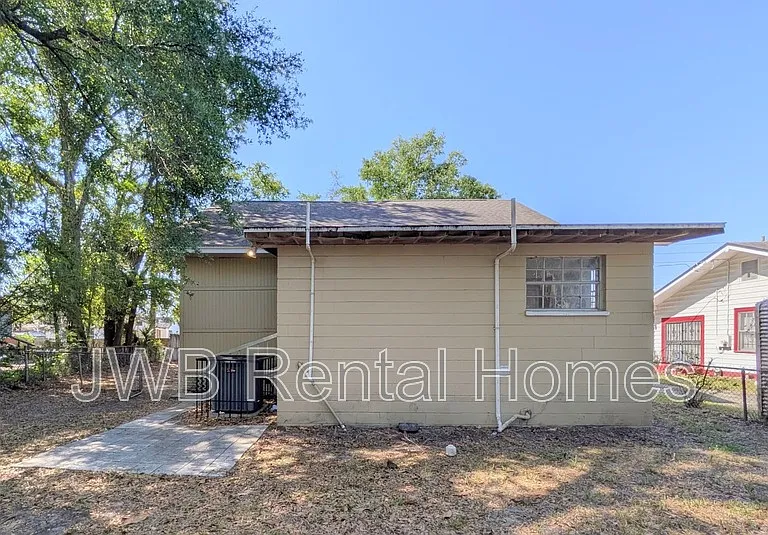 421 Golfair Blvd — Photo 14