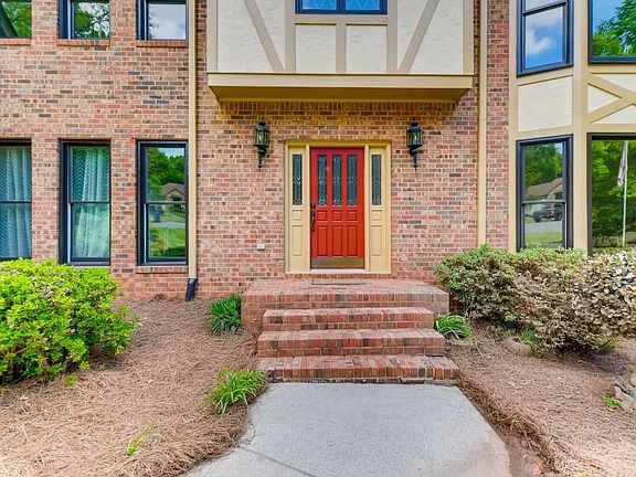 3rd image of 310 Willow Wind Ct