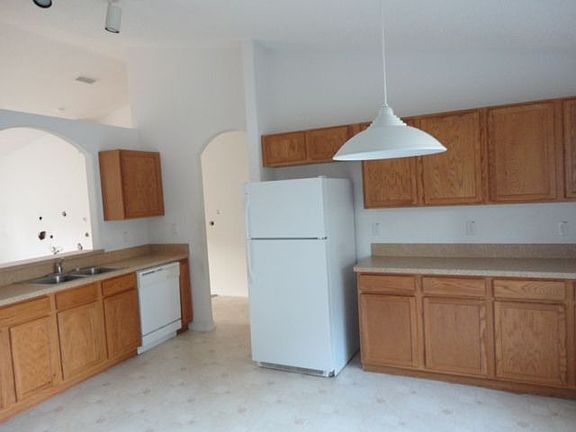 3rd image of 17 Palm Leaf Ln